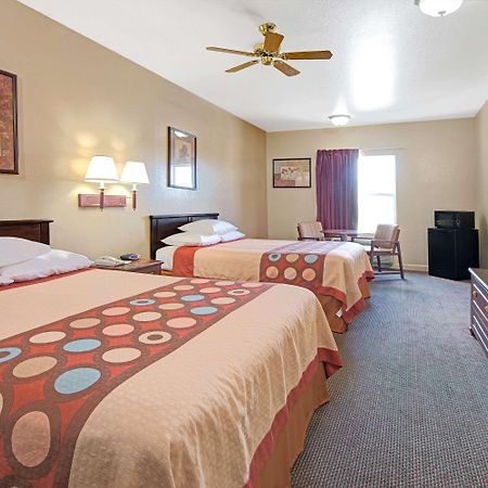 Super 8 By Wyndham St. Louis Airport Hotel Woodson Terrace Exterior foto