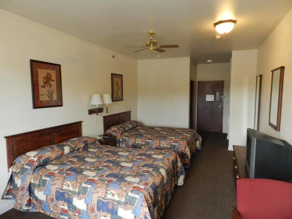 Super 8 By Wyndham St. Louis Airport Hotel Woodson Terrace Exterior foto